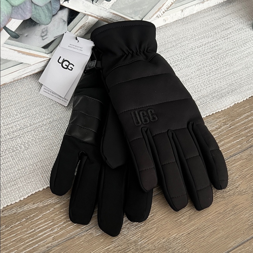NWT UGG Black Quilted water resistant tech Gloves L/XL